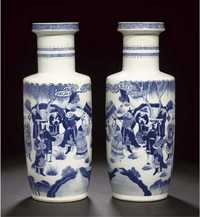 19th century A pair of blue and white rouleau vases